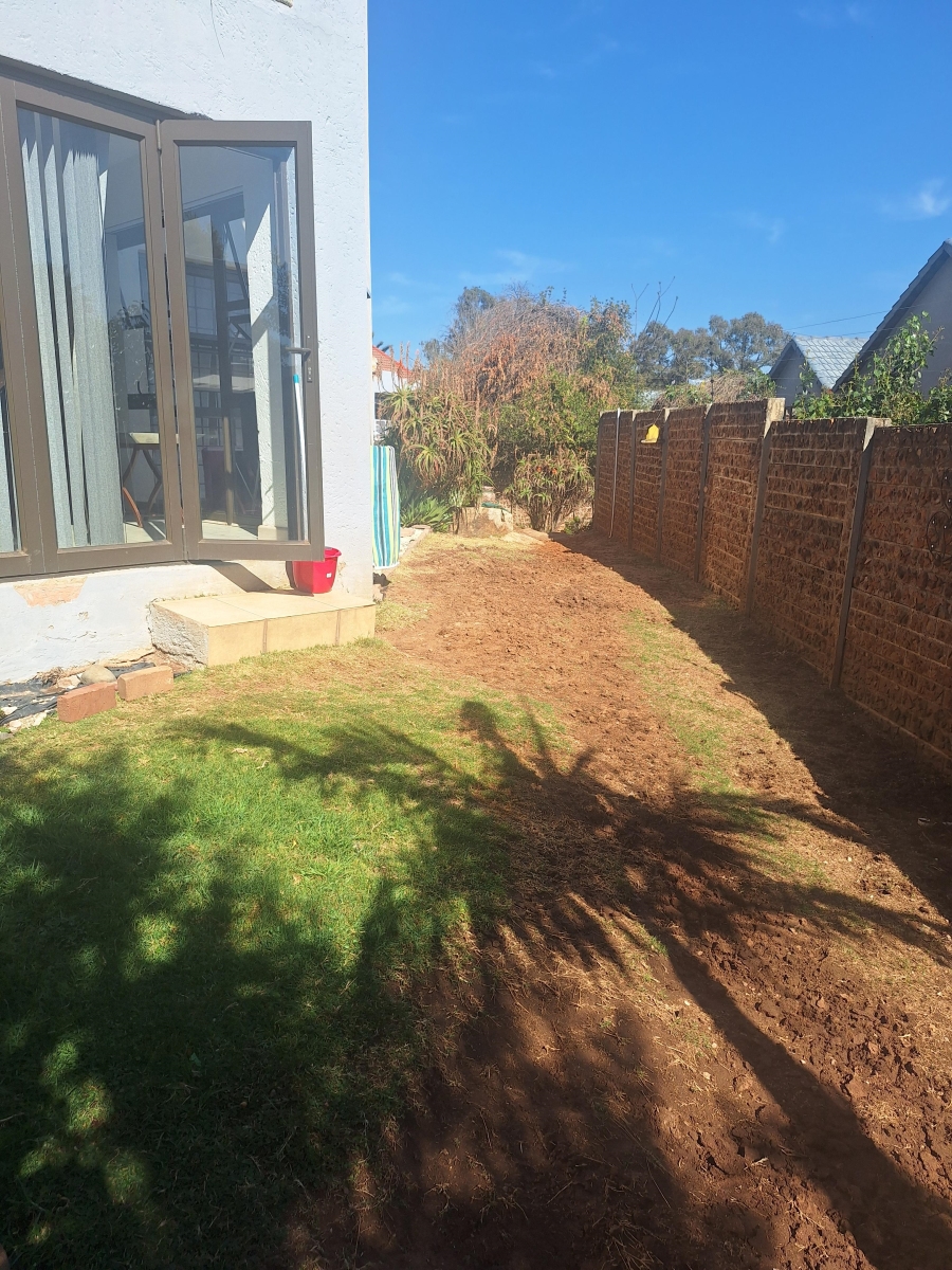 2 Bedroom Property for Sale in Corlett Gardens Gauteng