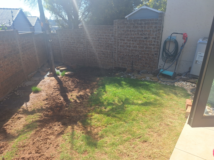 2 Bedroom Property for Sale in Corlett Gardens Gauteng