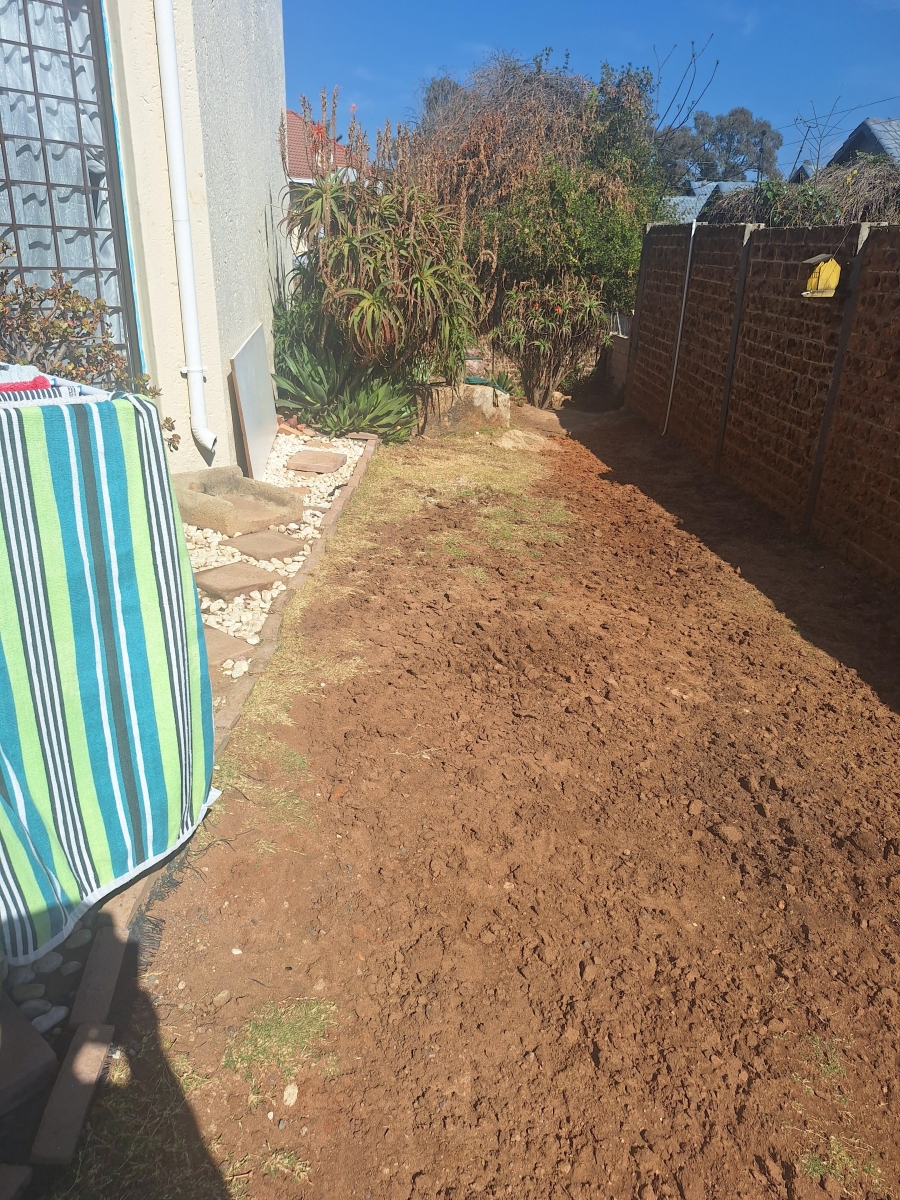 2 Bedroom Property for Sale in Corlett Gardens Gauteng