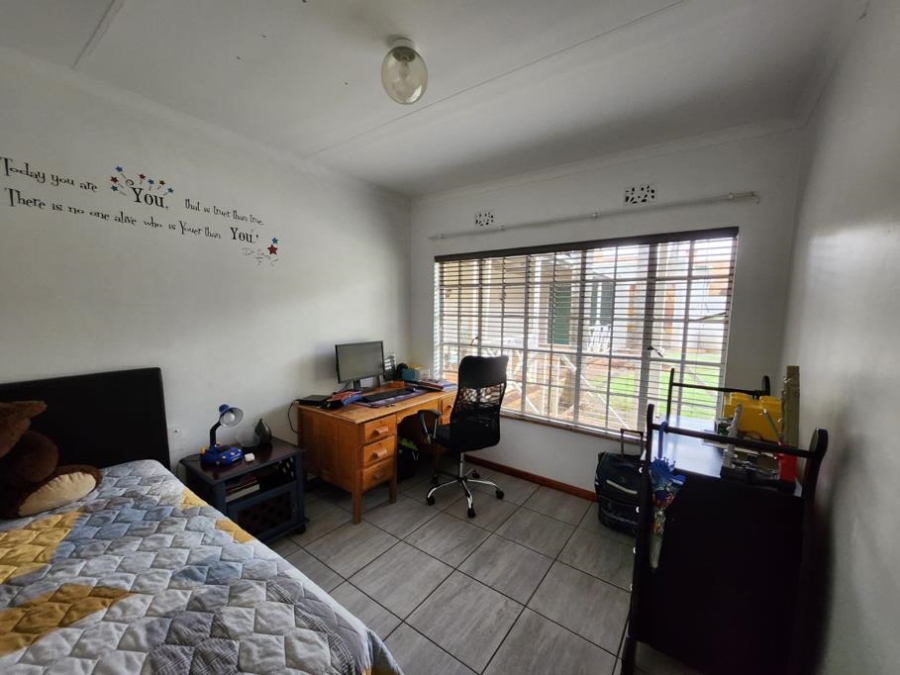 To Let 5 Bedroom Property for Rent in Dalpark Proper Gauteng