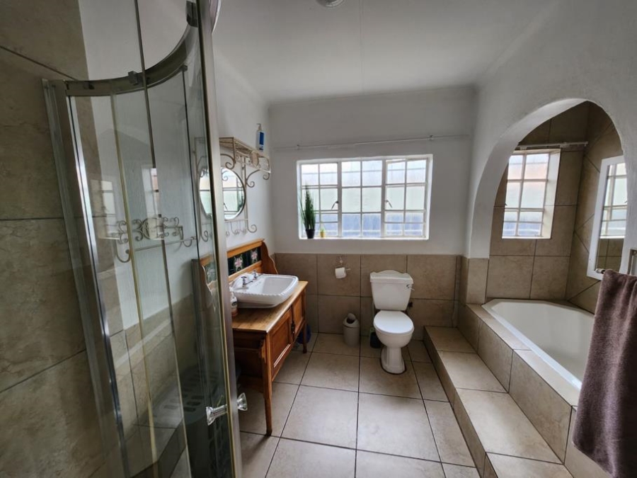 To Let 5 Bedroom Property for Rent in Dalpark Proper Gauteng