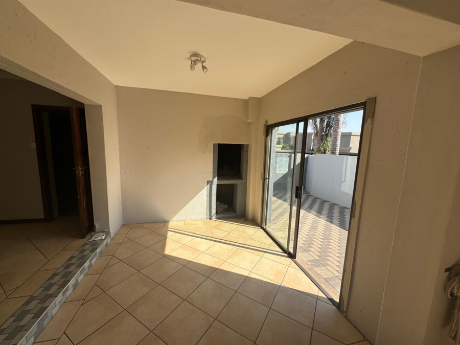 To Let 3 Bedroom Property for Rent in Sonneveld Gauteng