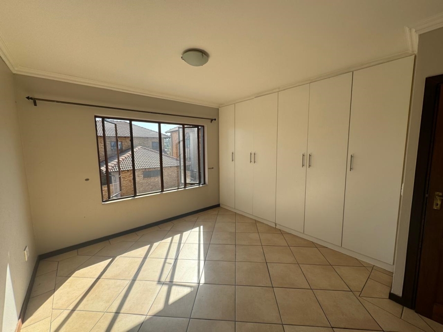 To Let 3 Bedroom Property for Rent in Sonneveld Gauteng