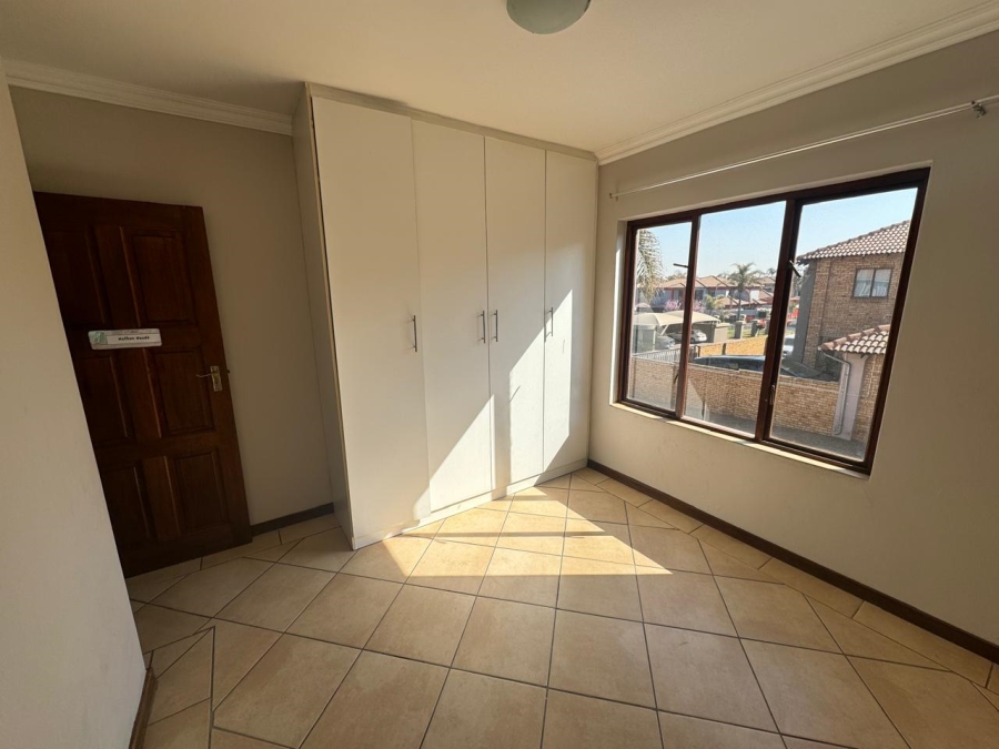 To Let 3 Bedroom Property for Rent in Sonneveld Gauteng