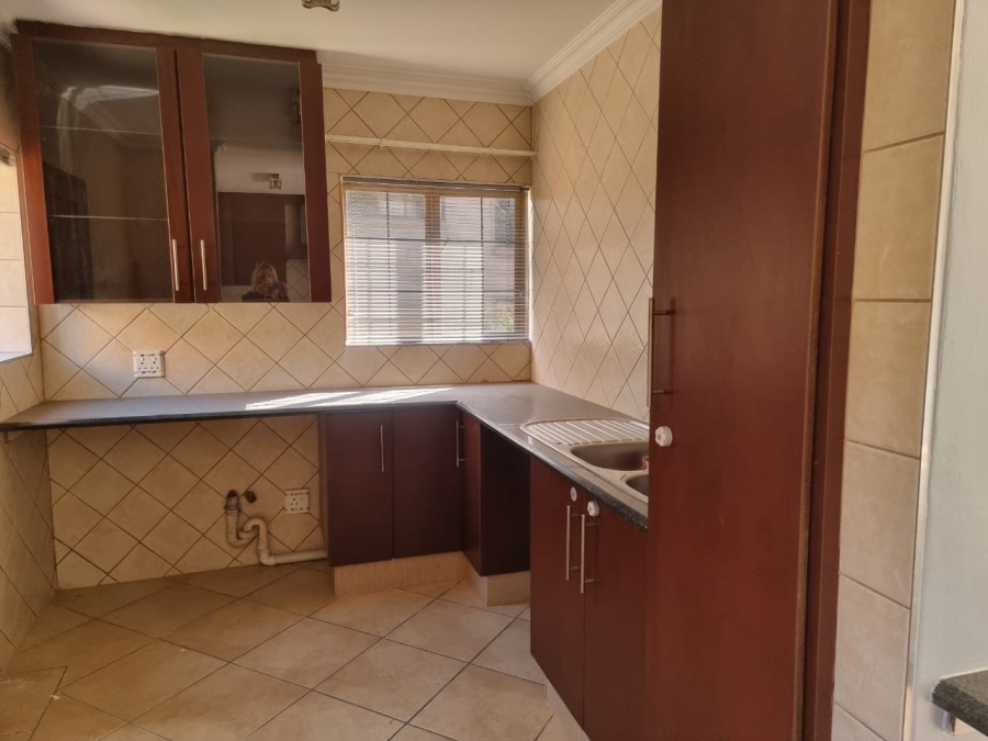 To Let 3 Bedroom Property for Rent in Sonneveld Gauteng