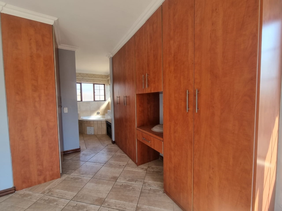 To Let 3 Bedroom Property for Rent in Sonneveld Gauteng
