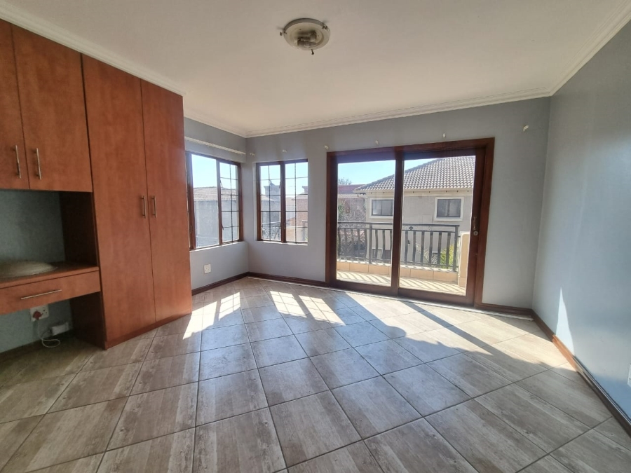 To Let 3 Bedroom Property for Rent in Sonneveld Gauteng