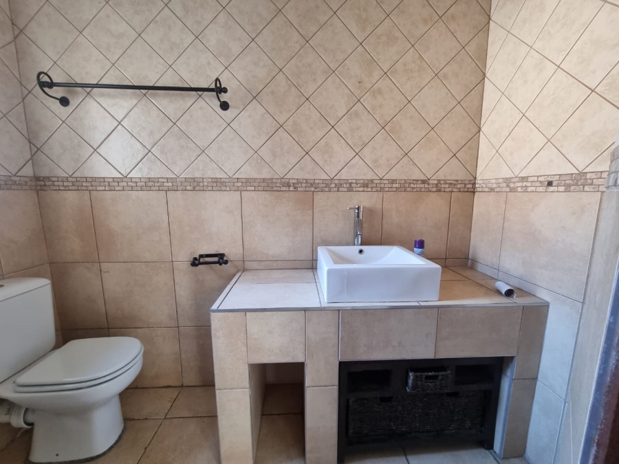To Let 3 Bedroom Property for Rent in Sonneveld Gauteng