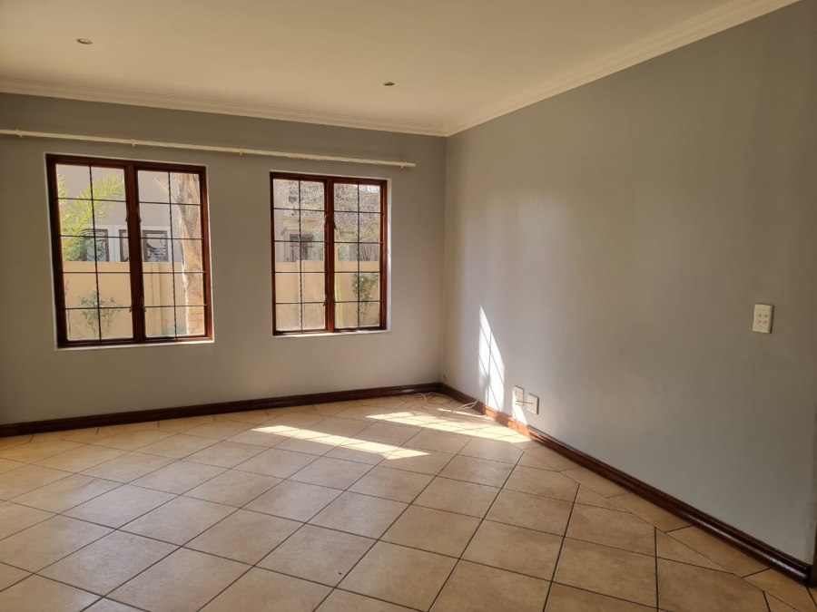 To Let 3 Bedroom Property for Rent in Sonneveld Gauteng