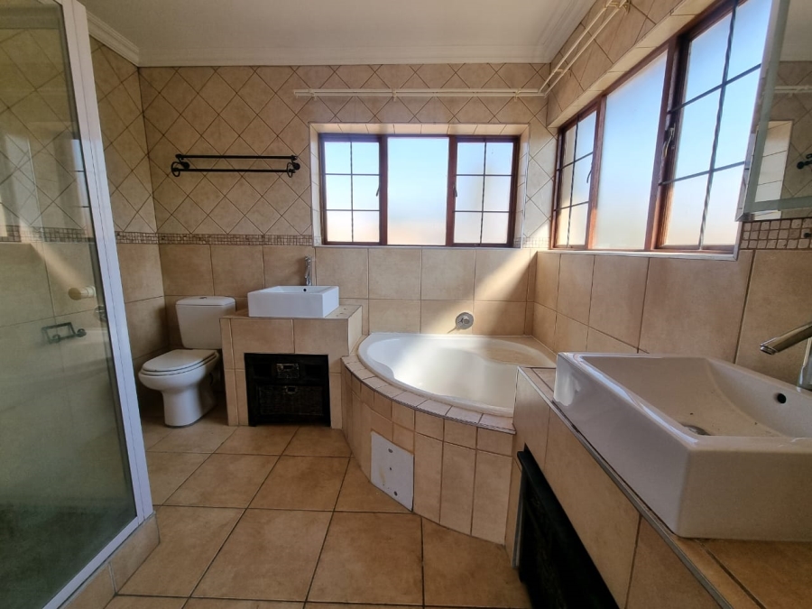 To Let 3 Bedroom Property for Rent in Sonneveld Gauteng