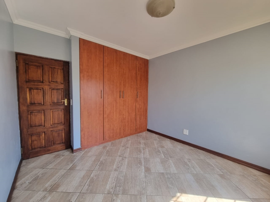 To Let 3 Bedroom Property for Rent in Sonneveld Gauteng