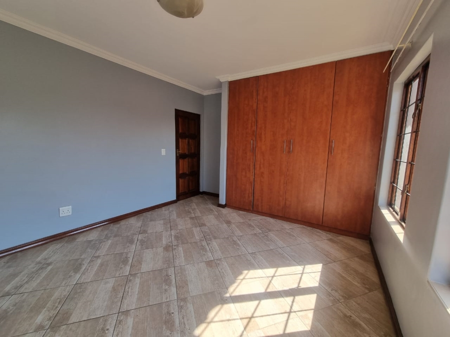To Let 3 Bedroom Property for Rent in Sonneveld Gauteng