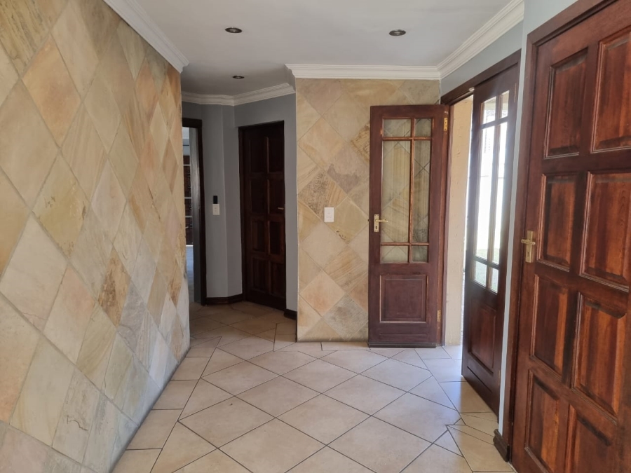 To Let 3 Bedroom Property for Rent in Sonneveld Gauteng