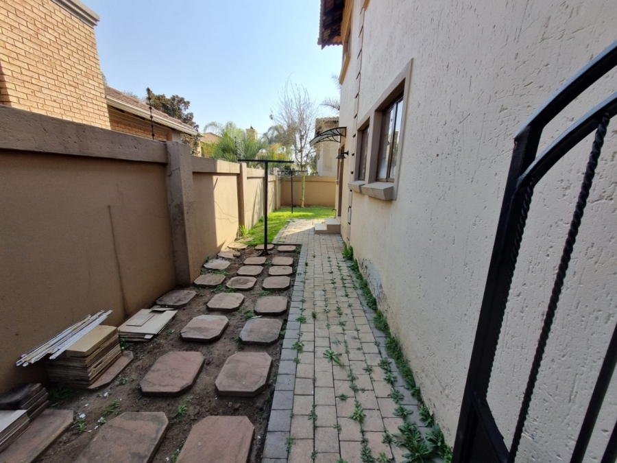 To Let 3 Bedroom Property for Rent in Sonneveld Gauteng