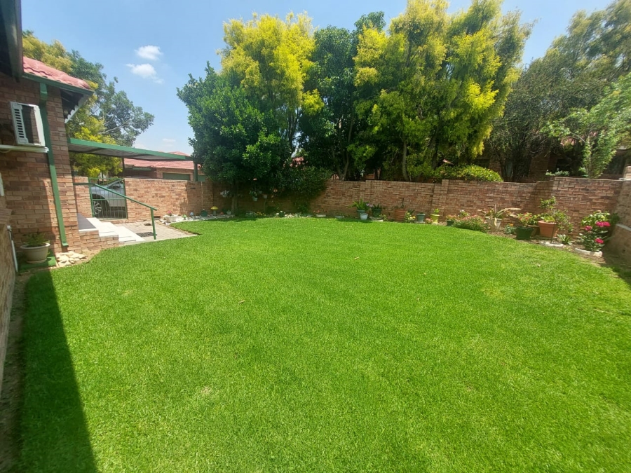 3 Bedroom Property for Sale in Wilgeheuwel Gauteng