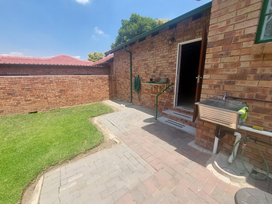 3 Bedroom Property for Sale in Wilgeheuwel Gauteng