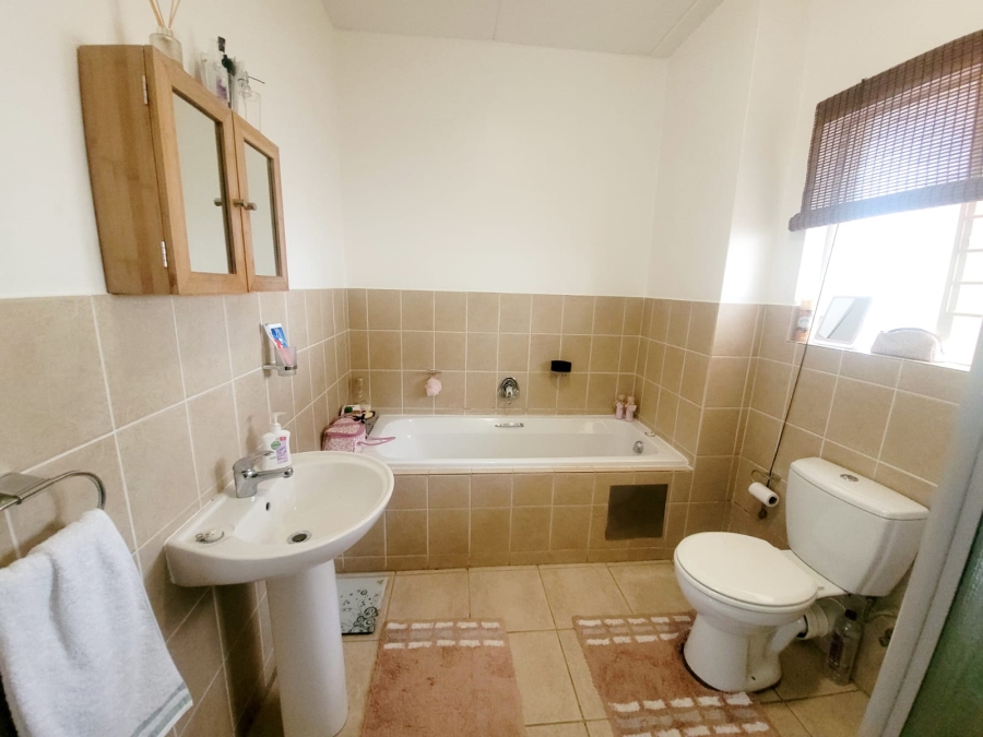 1 Bedroom Property for Sale in Sonnedal AH Gauteng