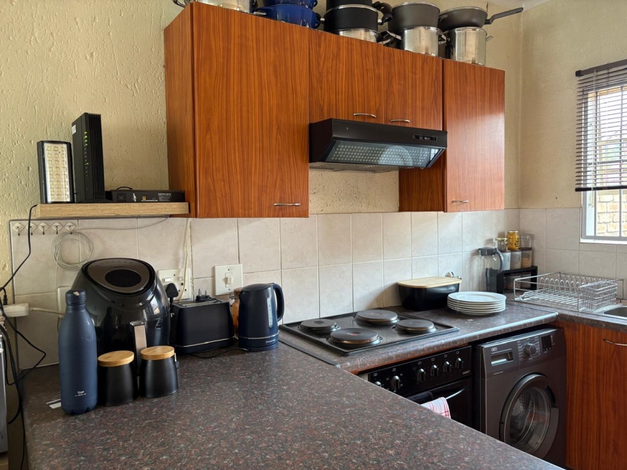 To Let 2 Bedroom Property for Rent in Kyalami Hills Gauteng