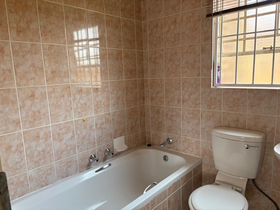 To Let 2 Bedroom Property for Rent in Kyalami Hills Gauteng