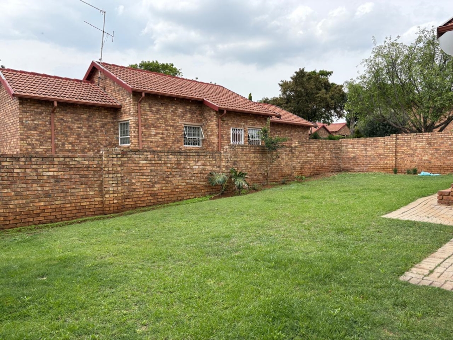 To Let 2 Bedroom Property for Rent in Kyalami Hills Gauteng