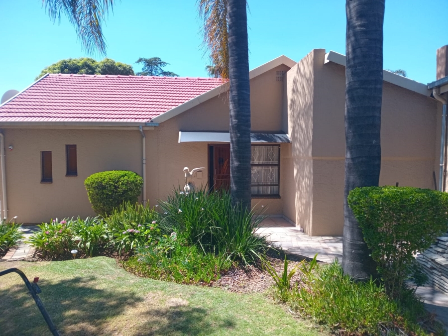 To Let 4 Bedroom Property for Rent in Edleen Gauteng