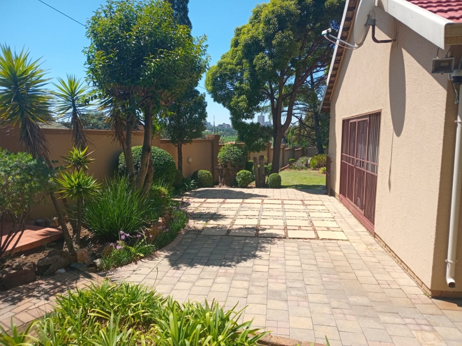 To Let 4 Bedroom Property for Rent in Edleen Gauteng