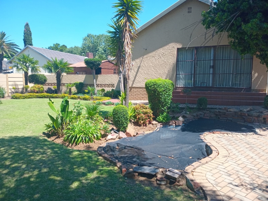 To Let 4 Bedroom Property for Rent in Edleen Gauteng
