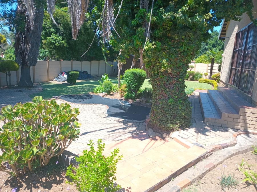 To Let 4 Bedroom Property for Rent in Edleen Gauteng