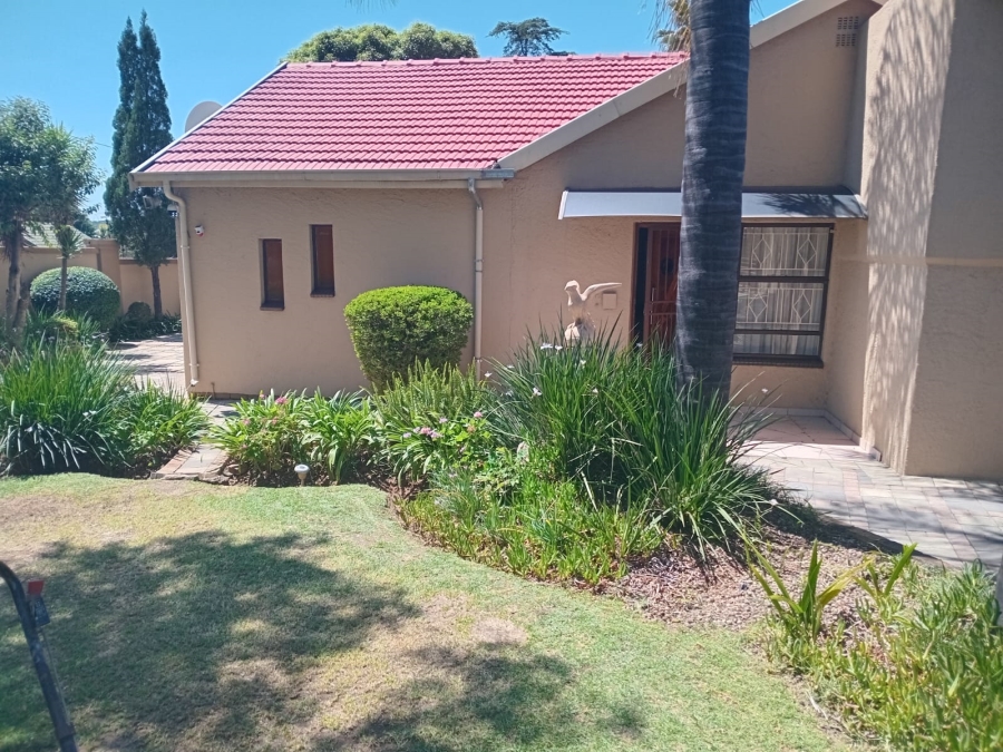 To Let 4 Bedroom Property for Rent in Edleen Gauteng