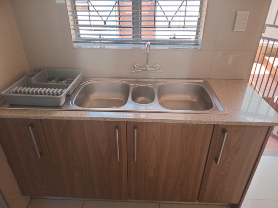 To Let 4 Bedroom Property for Rent in Edleen Gauteng