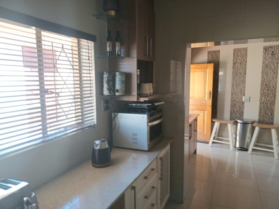 To Let 4 Bedroom Property for Rent in Edleen Gauteng