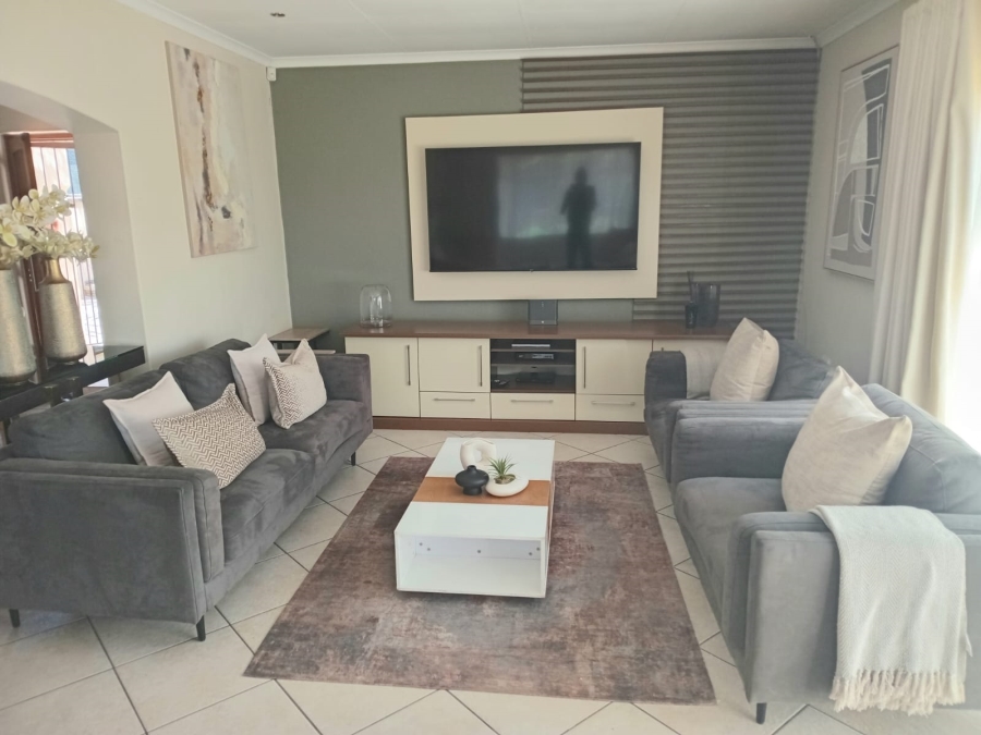 To Let 4 Bedroom Property for Rent in Edleen Gauteng