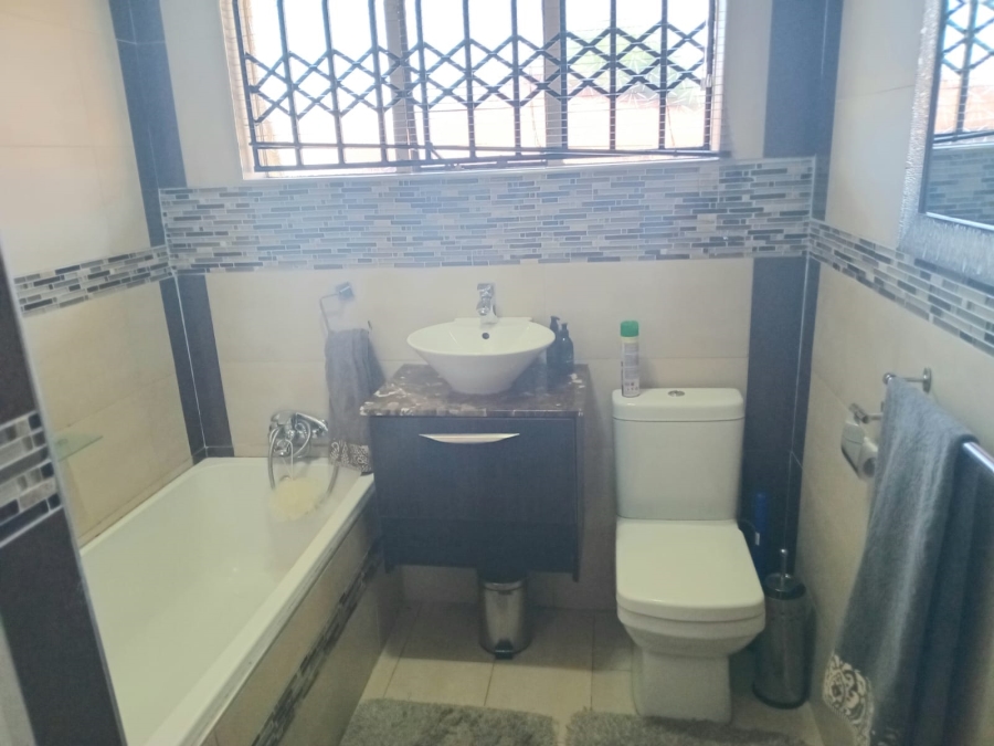 To Let 4 Bedroom Property for Rent in Edleen Gauteng