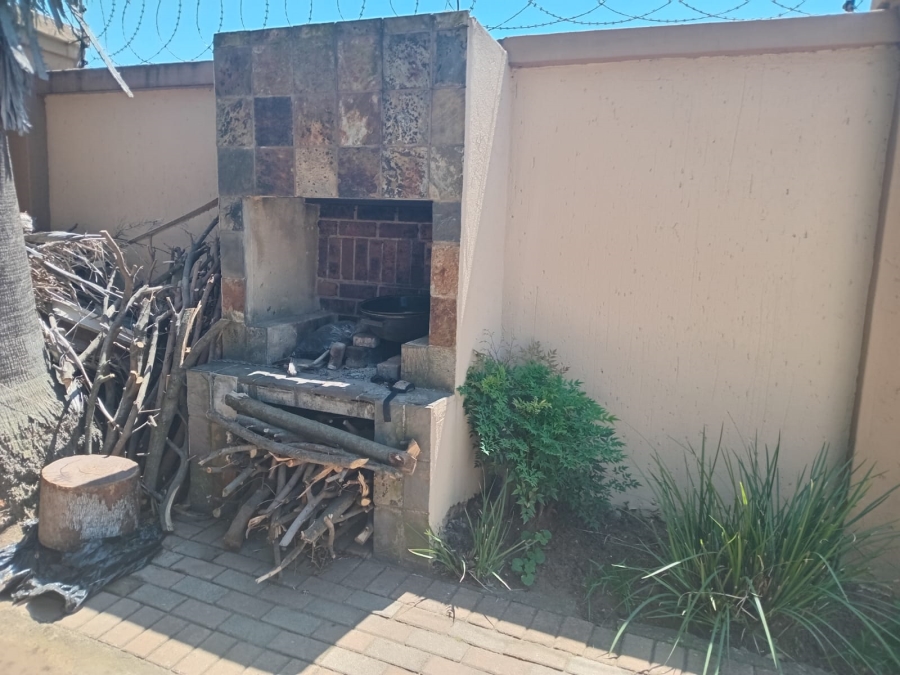 To Let 4 Bedroom Property for Rent in Edleen Gauteng