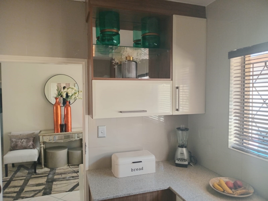 To Let 4 Bedroom Property for Rent in Edleen Gauteng