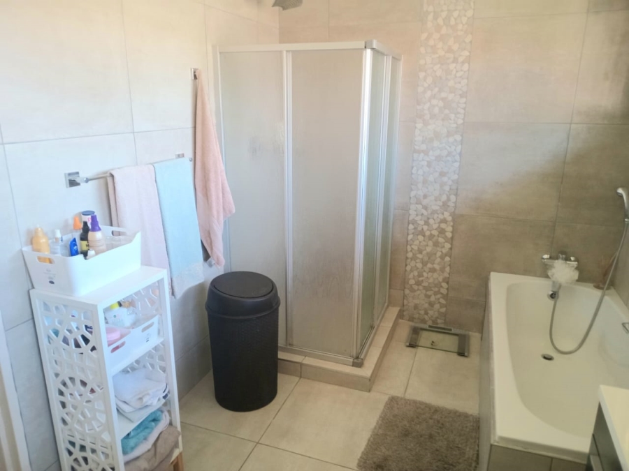 To Let 4 Bedroom Property for Rent in Edleen Gauteng