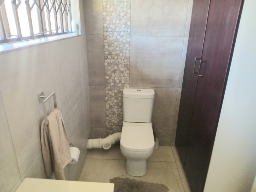 To Let 4 Bedroom Property for Rent in Edleen Gauteng