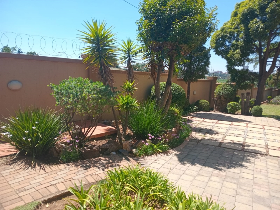 To Let 4 Bedroom Property for Rent in Edleen Gauteng