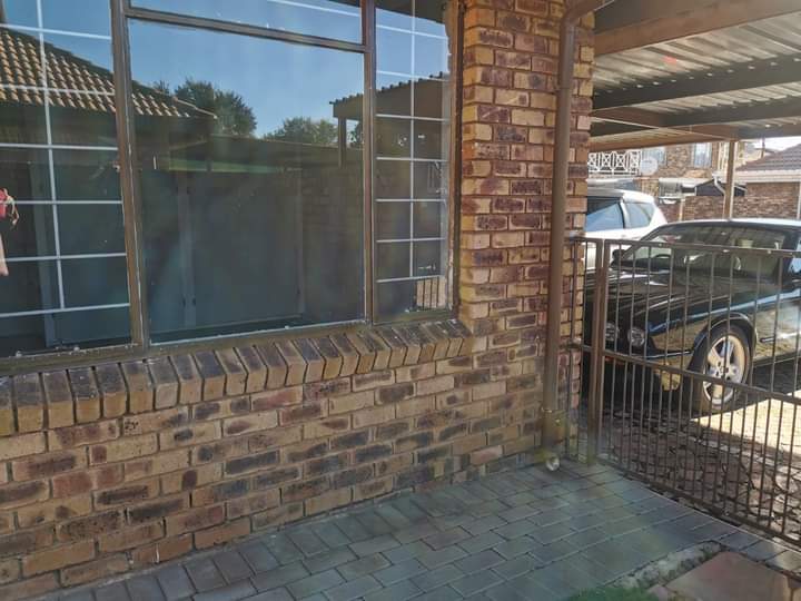 To Let 2 Bedroom Property for Rent in Sonneveld Gauteng
