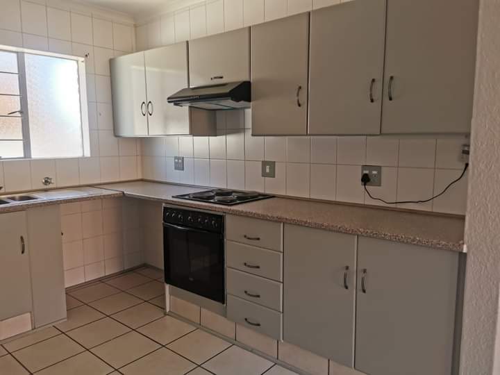 To Let 2 Bedroom Property for Rent in Sonneveld Gauteng