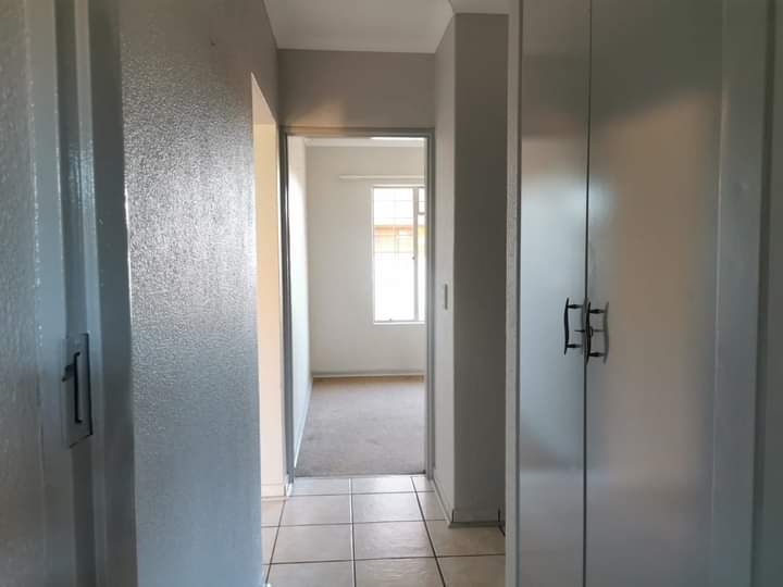 To Let 2 Bedroom Property for Rent in Sonneveld Gauteng