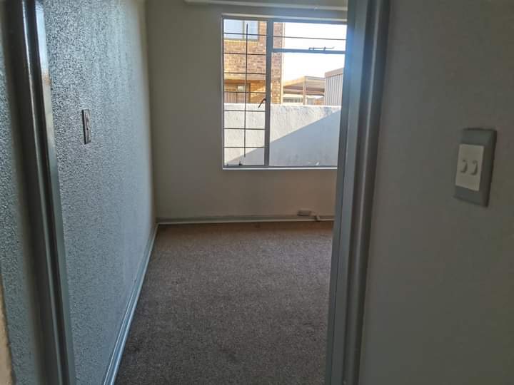 To Let 2 Bedroom Property for Rent in Sonneveld Gauteng