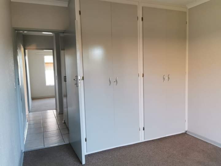 To Let 2 Bedroom Property for Rent in Sonneveld Gauteng