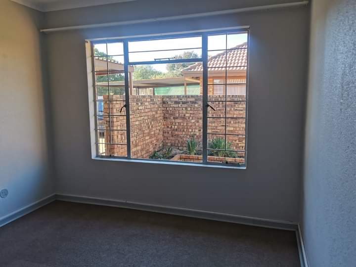 To Let 2 Bedroom Property for Rent in Sonneveld Gauteng