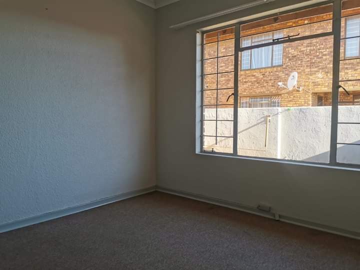 To Let 2 Bedroom Property for Rent in Sonneveld Gauteng