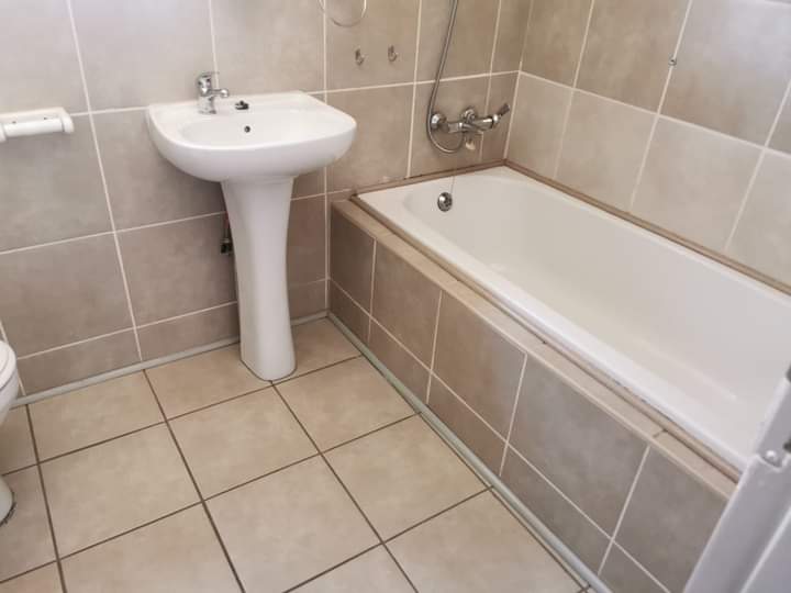To Let 2 Bedroom Property for Rent in Sonneveld Gauteng
