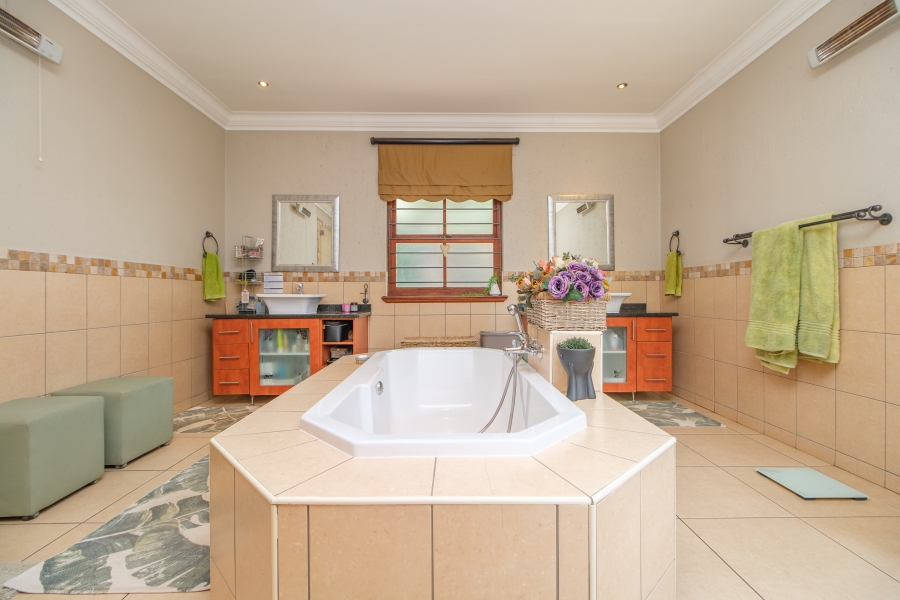 4 Bedroom Property for Sale in Northcliff Gauteng