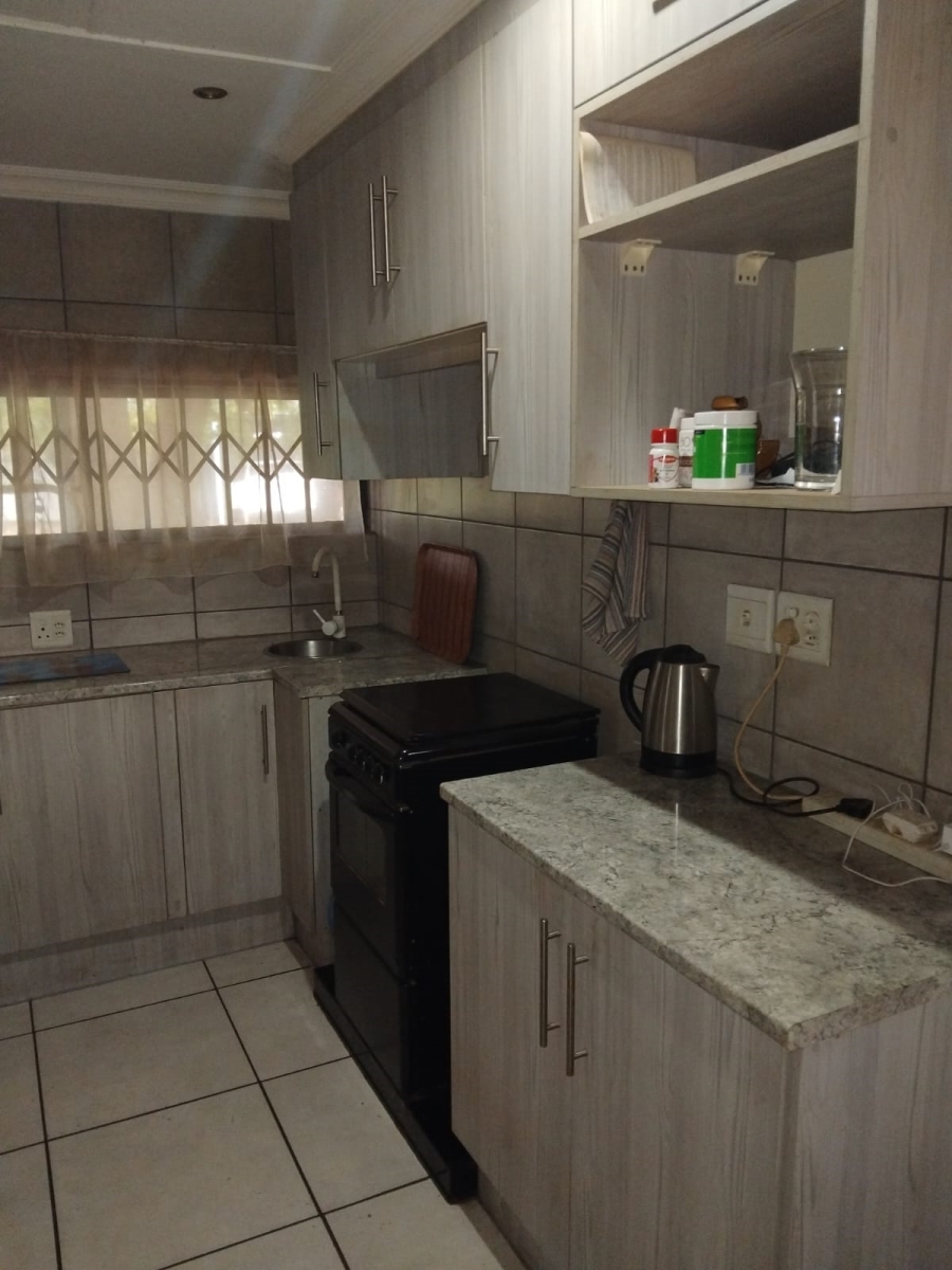 To Let 2 Bedroom Property for Rent in Norton Home Estate AH Gauteng