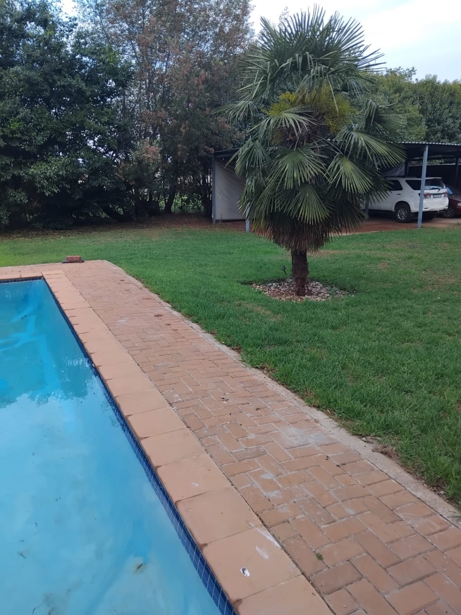 To Let 2 Bedroom Property for Rent in Norton Home Estate AH Gauteng