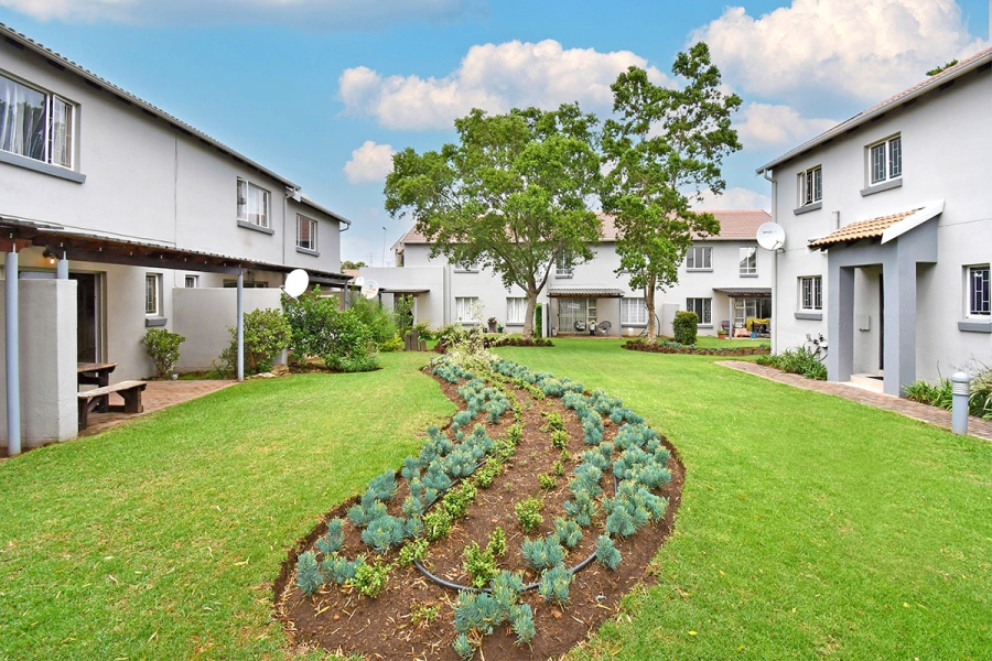 2 Bedroom Property for Sale in Greenstone Hill Gauteng